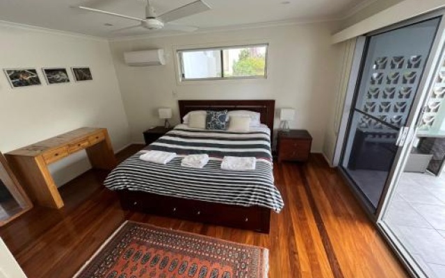 32 Barra Crescent, Coolum Beach. Bond 500, FOXTEL, WIFI, Linen Supplied – Guest Rooms – Coolum Beach