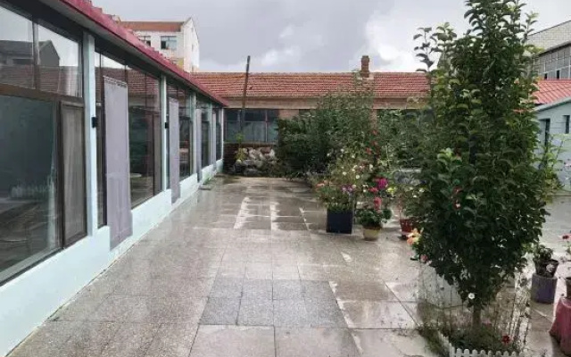 Liuji Family Hotel, Dolun