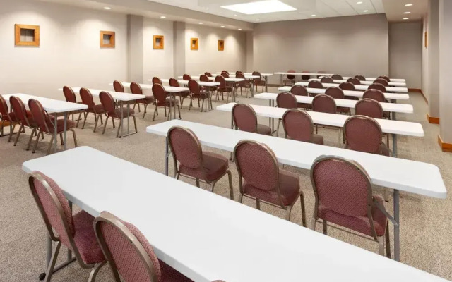 Ramada by Wyndham Milwaukee