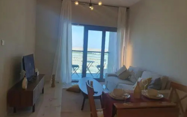 Cozy 1-bedroom apartment in Dubai South with Pool