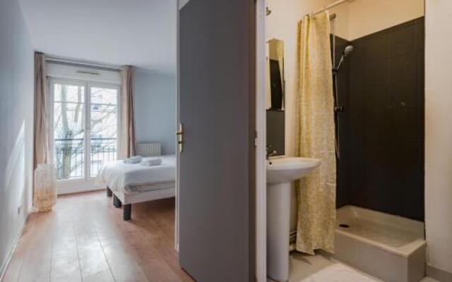 Standing apartment in Disneyland BMYGUEST