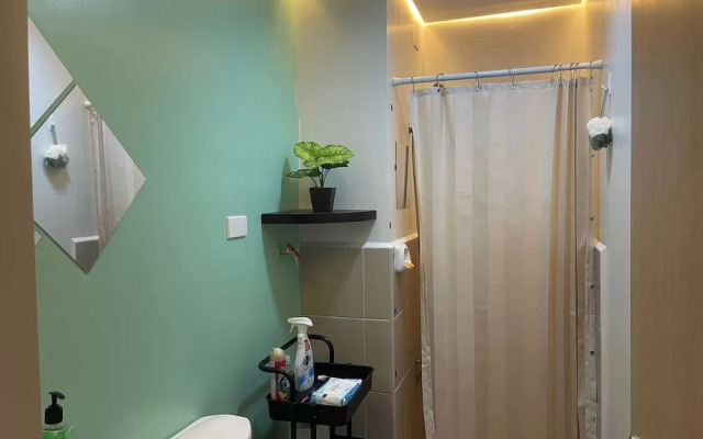 Poolside Apartment - Sleeps 4, Ac & Hot Shower