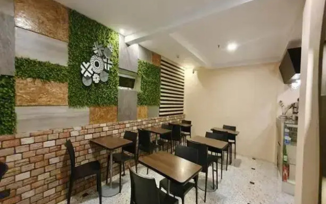 OYO 1021 Seventy Five Inn