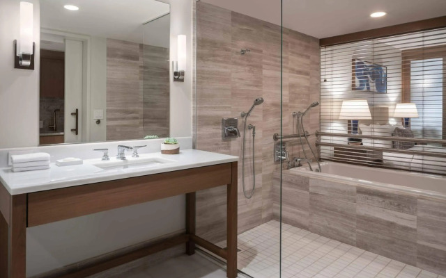 The Ritz-Carlton Residences, Waikiki Beach