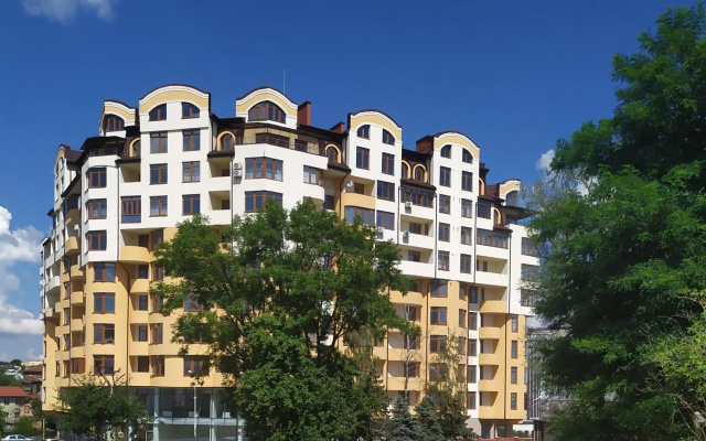 ул. Роксоланы , 16 центр 300 м. до бювета новый дом 2018 года