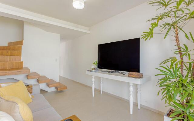 IT55 Ótima Casa 3 Suítes com Piscina e Churrasqueira