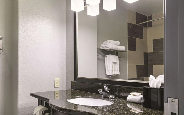 La Quinta Inn & Suites by Wyndham Dallas - Hutchins
