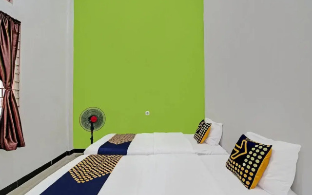 SPOT ON 92255 Lucky Guesthouse