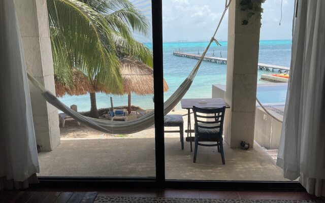 Maria's Kan Kin with Private Beach