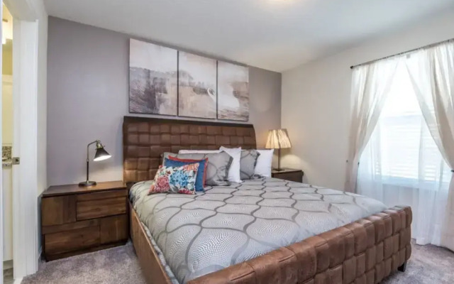 6 Bedroom 5 Bathroom Vacation Home
