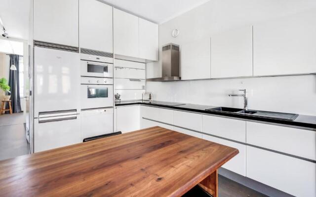 WeHost Top floor Transformable 2BR 8min to Centrum