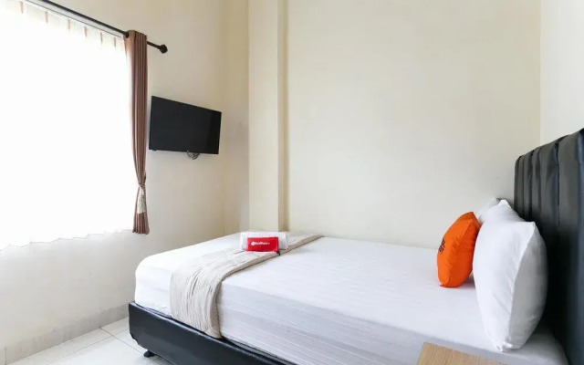 RedDoorz Syariah near Purwosari Train Station