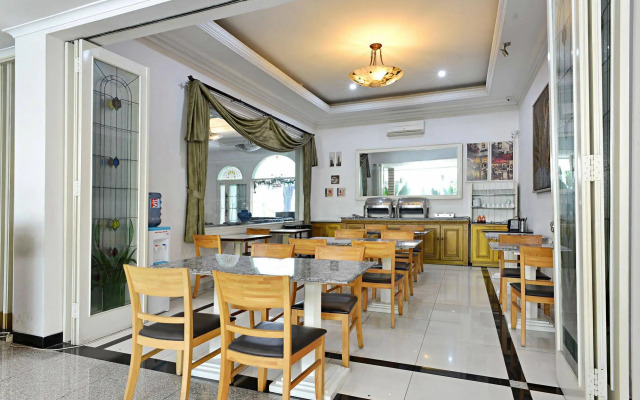 ZEN Rooms Cihampelas Otten