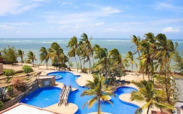 Lux Suites Lamera Beachfront Villas