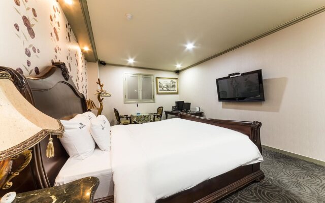 Ed Hotel