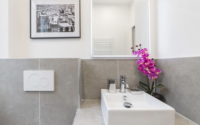 LUX 3BDR Arc de Triomphe I by Livinparis