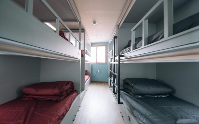 Midtown Hostel