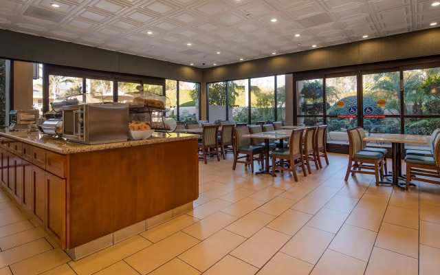 Best Western Plus South Coast Inn