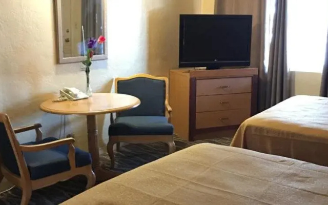 Sky Ranch Inn