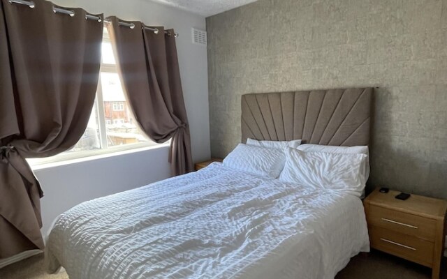 3 bed House in Blackpool With Cinema & hot tub