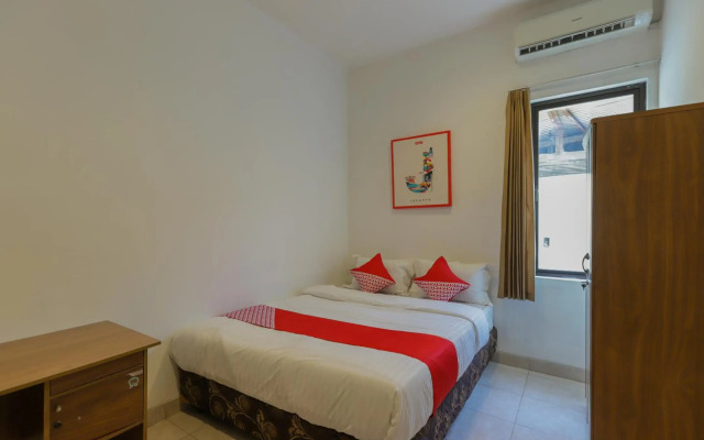 OYO 866 Idola Residence