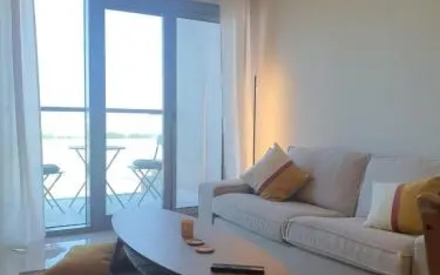 Cozy 1-bedroom apartment in Dubai South with Pool