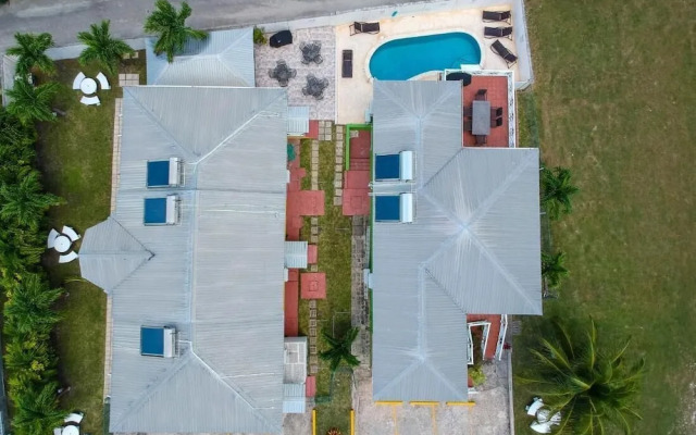 Two Bedroom Apartment With Pool Located Near the Beach and Kensington Oval