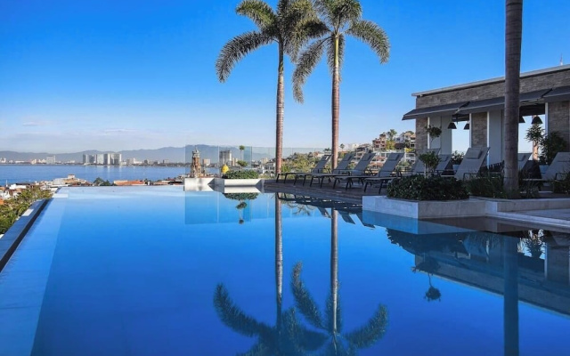 Luxurious 1BR Condo in Zona Romantica - Pool