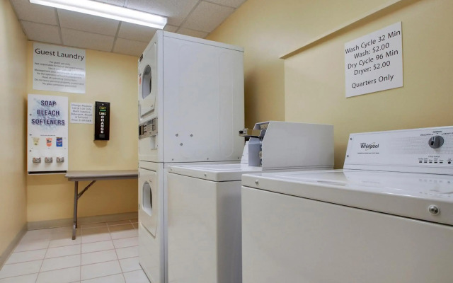 Holiday Inn Westbury - Long Island by IHG