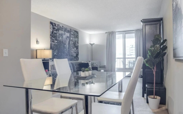 Stylish and Cozy Eau Claire 2BR With Gym Coffee