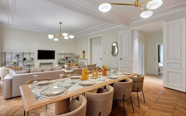 Sublime Apartment in the Center of Paris