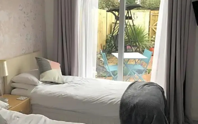 Basingstoke En Suite Room in Garden Annex