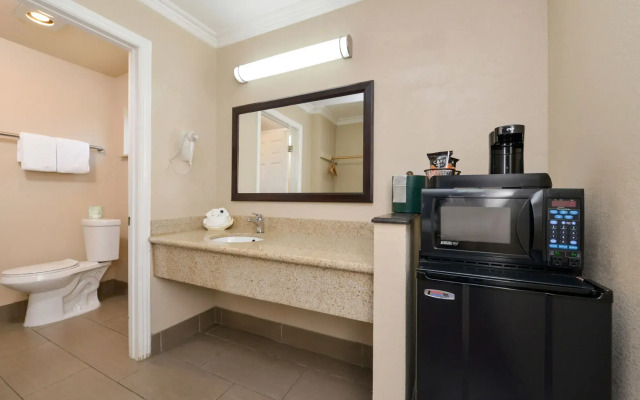 Pacific Shores Inn