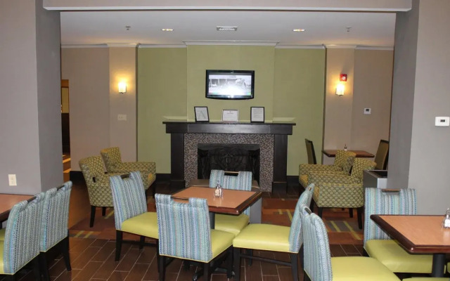 Holiday Inn Express & Suites Starkville by IHG