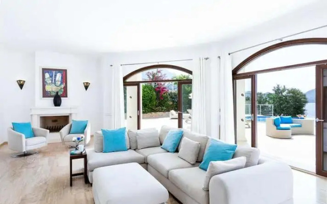 Korsan Kuzey-stunning 5bed Private Beach Platform