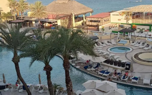 One Bedroom Ocean Front Suite on Medano Beach