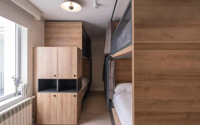LATROUPE Grand Place Hostel