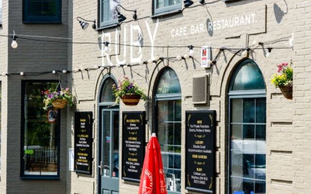 OYO Ruby Pub & Hotel