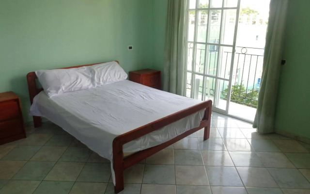 RIG Hostel Boca Chica Back Packer