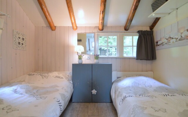 Charming Holiday Home in Hellendoorn Amidst the Forest