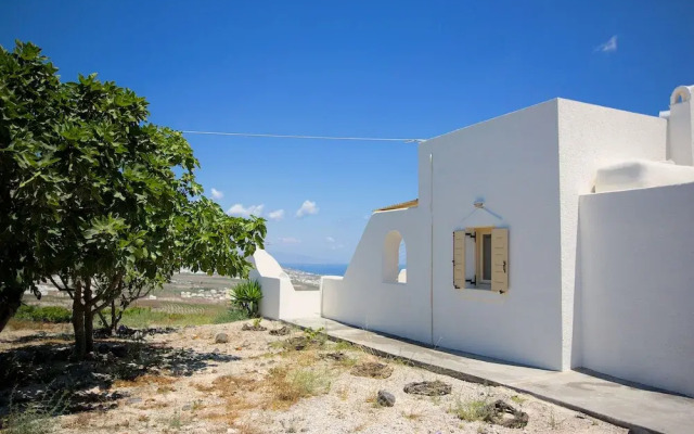 White Orchid Cave House & Studio