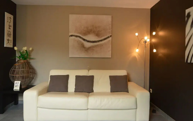 Charming Apartment with Access to Outdoor Hot Tub in Green Condroz Valley