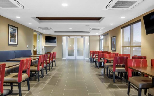 Comfort Inn & Suites