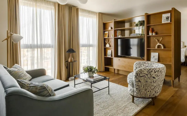 Stunning Apartment With City Views