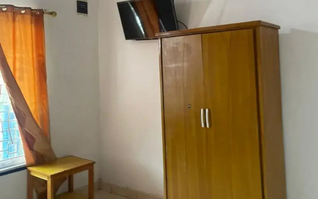 SPOT ON 93378 Lona Guest House SyariahNearScience Park Universitas Riau