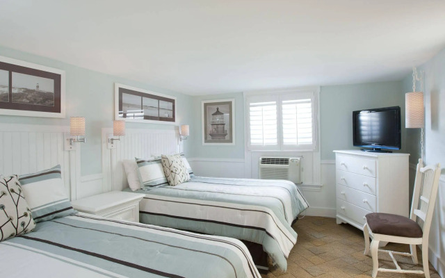 Vineyard Square Hotel & Suites