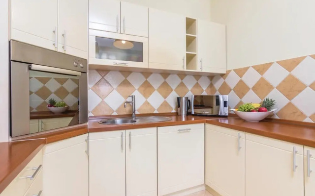 Beautiful Home in Buje With Wifi and 4 Bedrooms