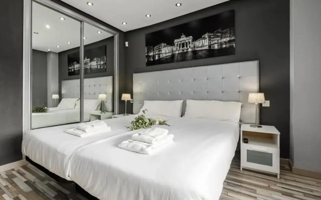 Trendy Apt. Puerto Banús (Free Parking & Pool) - RDR208