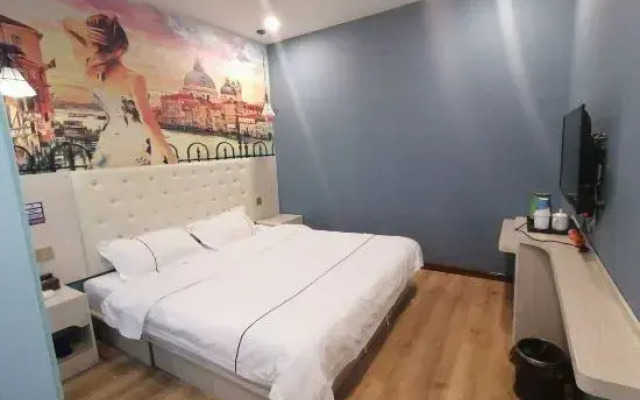 Kelly Hotel (Zhengzhou East High-speed Railway Station)