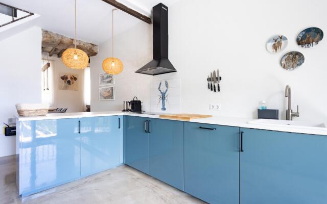 Home2Book Stunning Design House Arafo